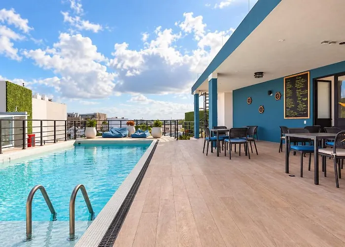 The Boat Luxury 1br W Rooftop Pool 200m To